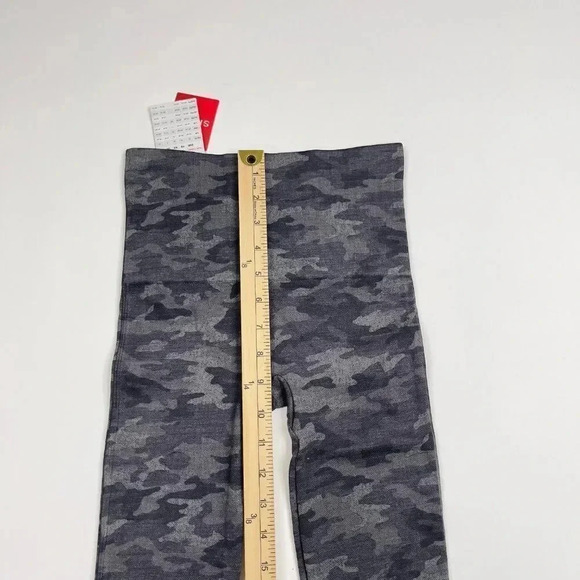 Spanx Look At Me Now Charcoal Heather Camo Seamless Leggings - Picture 9 of 10